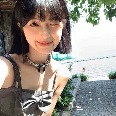 丫丫叉叉 海报